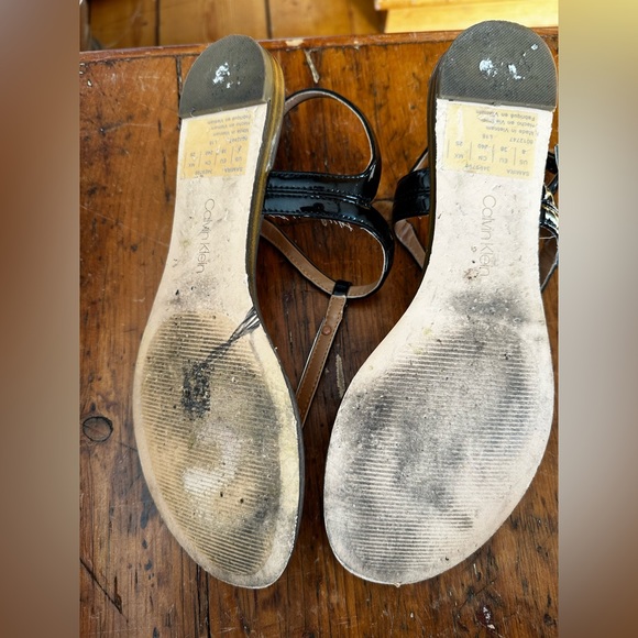 Calvin Klein Patent Sandals Size 8 - Picture 4 of 4